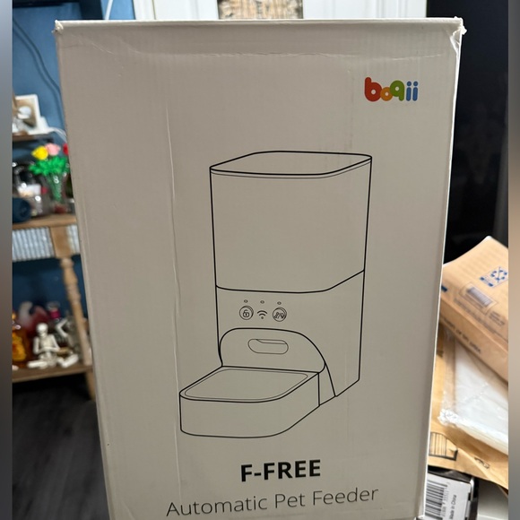 Smart Pet Feeder with WiFi Connection - Picture 2 of 5